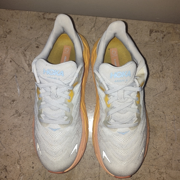 HOKA Arahi 6 Women's Athletic Shoes - Gray and Yellow - Picture 4 of 8